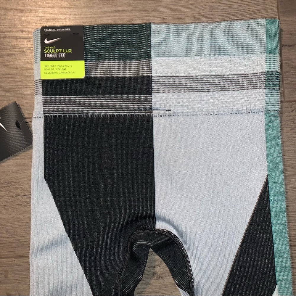 Nike Sculpt Lux Tight Fit Leggings - Picture 7 of 9